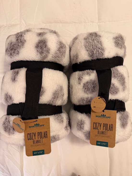 Northeast Outfitters Other - Northeast Outfitters Cozy Polar Plush Throw Blanket - White & Gray Animal Print